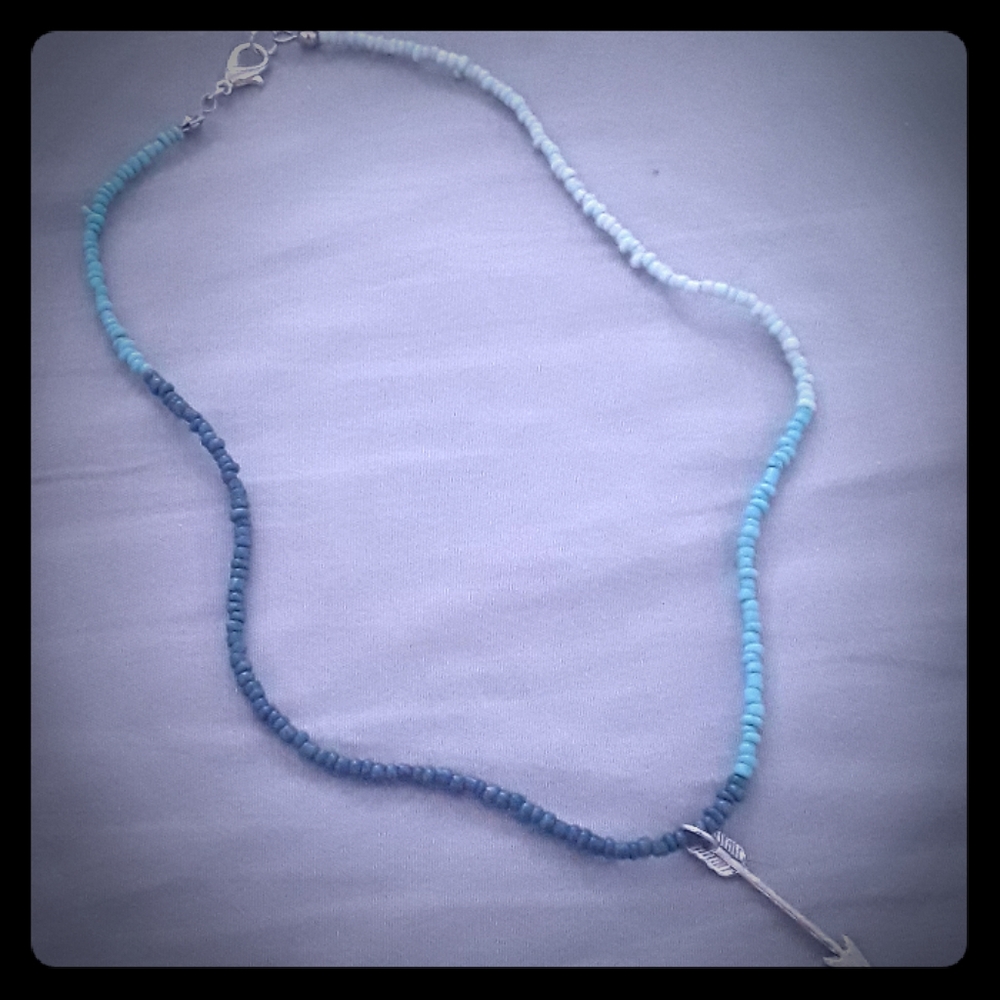 Arrow charm choker
